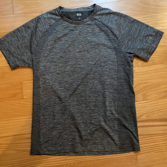 2 x Uniqlo Dry-Ex Quick Drying T-shirts - Picture 4 of 7